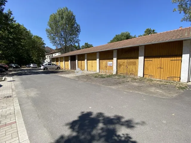 Eladó garázs Békéscsaba 15 nm