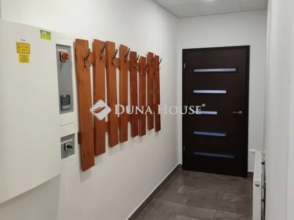 Eladó kereskedelmi és ipari ingatlan Békéscsaba, Belváros 96 nm