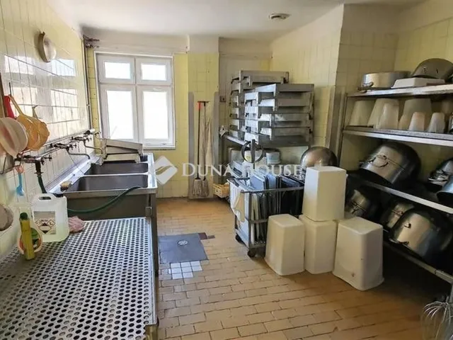 Eladó kereskedelmi és ipari ingatlan Békéscsaba 950 nm