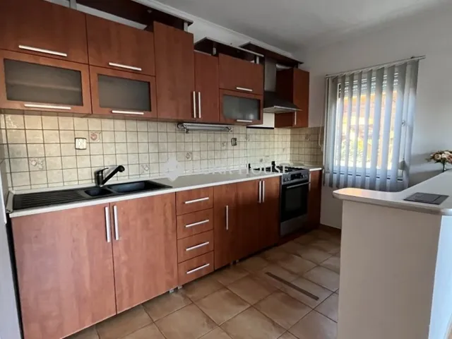 Kiadó ház Telekgerendás 192 nm