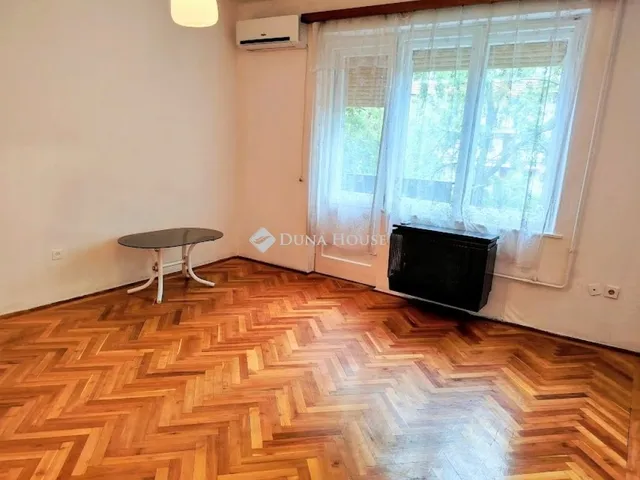 Eladó lakás Békéscsaba, Penza-lakótelep 38 nm