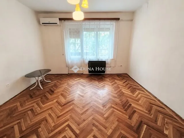 Eladó lakás Békéscsaba, Penza-lakótelep 38 nm