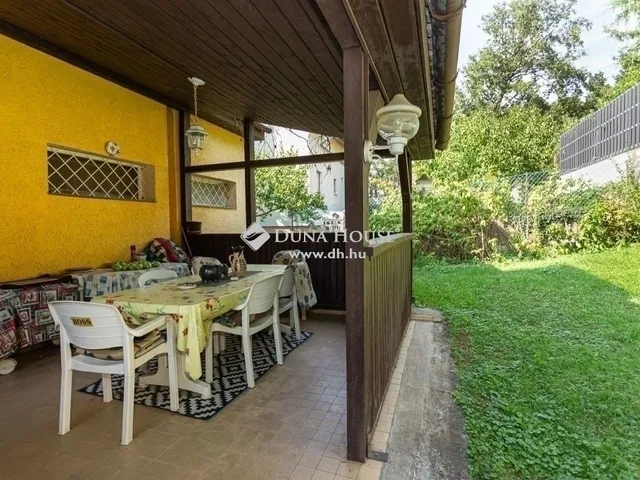 Eladó ház Budapest II. kerület, Máriaremete 290 nm