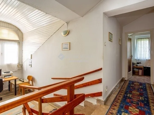 Eladó ház Budapest II. kerület, Máriaremete 290 nm