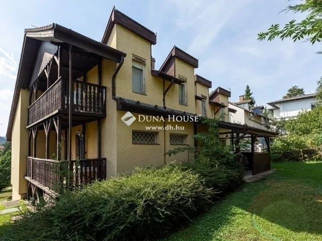 Eladó ház Budapest II. kerület, Máriaremete 290 nm