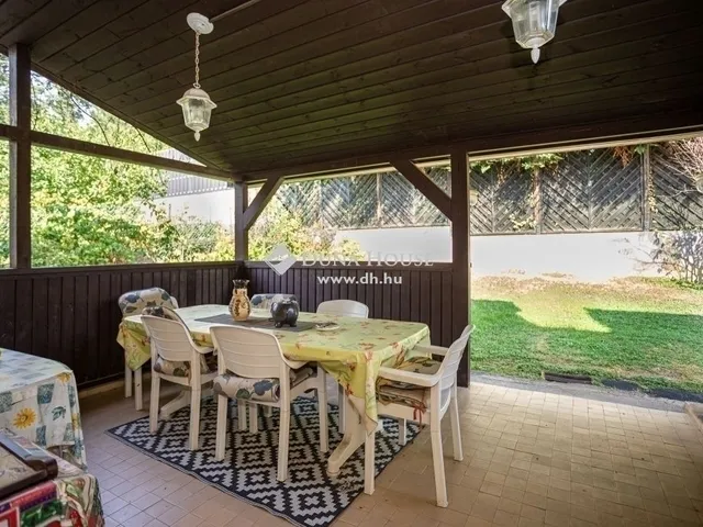 Eladó ház Budapest II. kerület, Máriaremete 290 nm