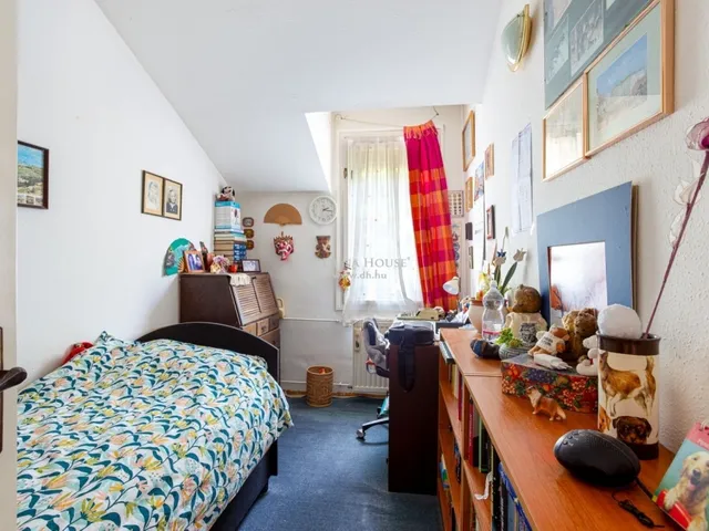 Eladó ház Budapest II. kerület, Máriaremete 290 nm