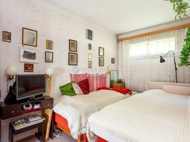 Eladó ház Budapest II. kerület, Máriaremete 290 nm