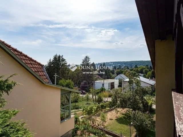 Eladó ház Budapest II. kerület, Máriaremete 290 nm