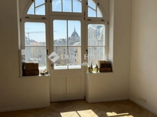 Eladó lakás Budapest V. kerület 221 nm