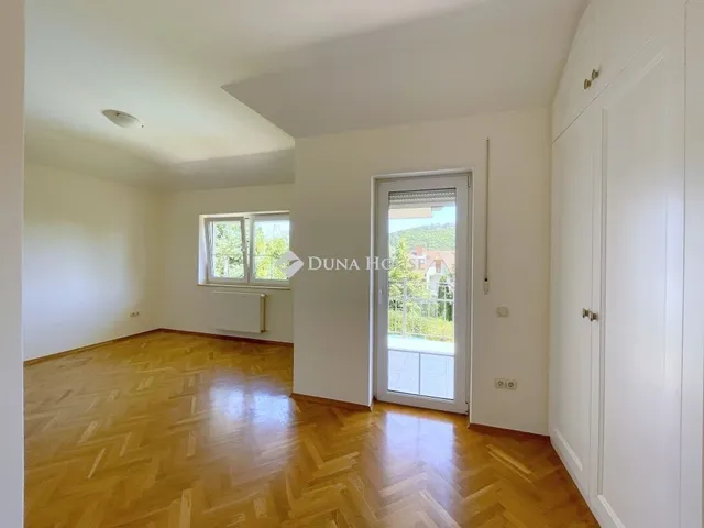 Eladó ház Budapest II. kerület, Máriaremete 330 nm