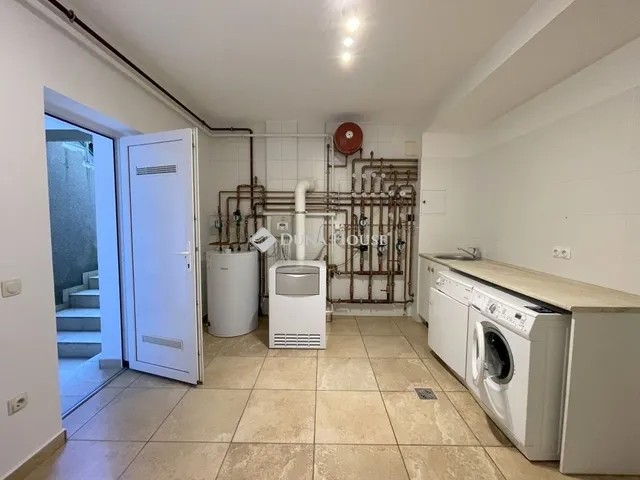 Eladó ház Budapest II. kerület, Máriaremete 330 nm