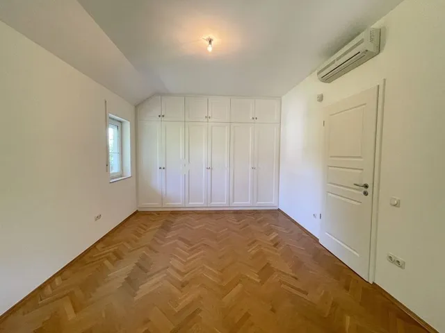 Eladó ház Budapest II. kerület, Máriaremete 330 nm