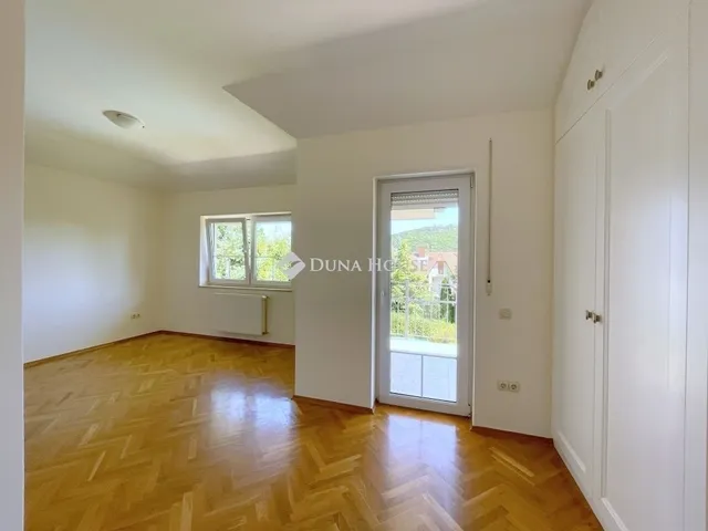 Eladó ház Budapest II. kerület, Máriaremete 330 nm