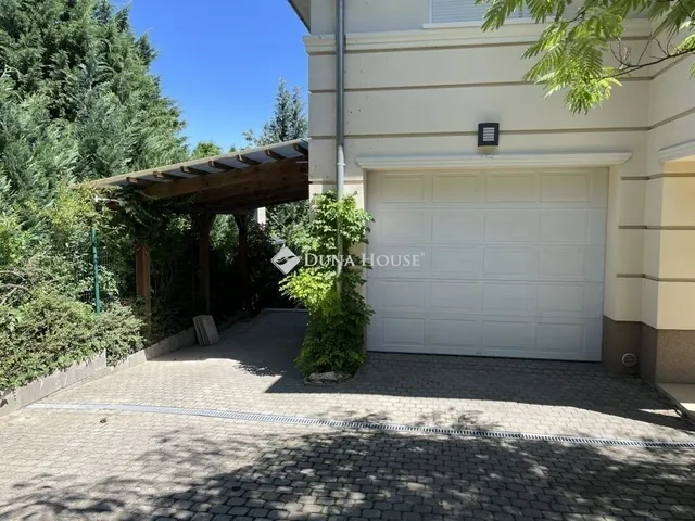 Eladó ház Budapest II. kerület, Máriaremete 330 nm
