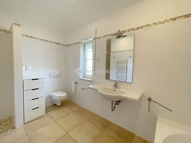 Eladó ház Budapest II. kerület, Máriaremete 330 nm