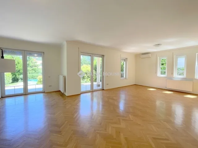 Eladó ház Budapest II. kerület, Máriaremete 330 nm