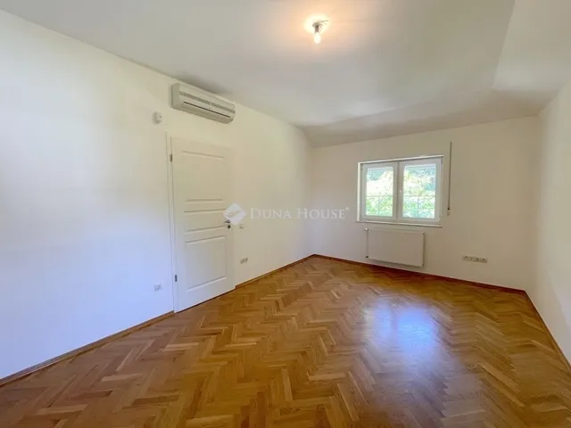 Eladó ház Budapest II. kerület, Máriaremete 330 nm