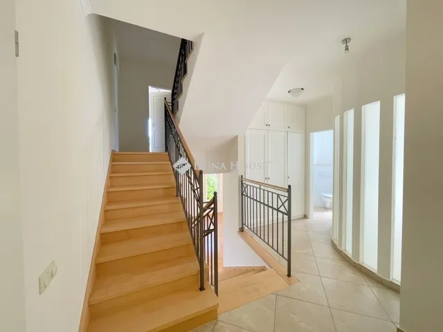 Eladó ház Budapest II. kerület, Máriaremete 330 nm