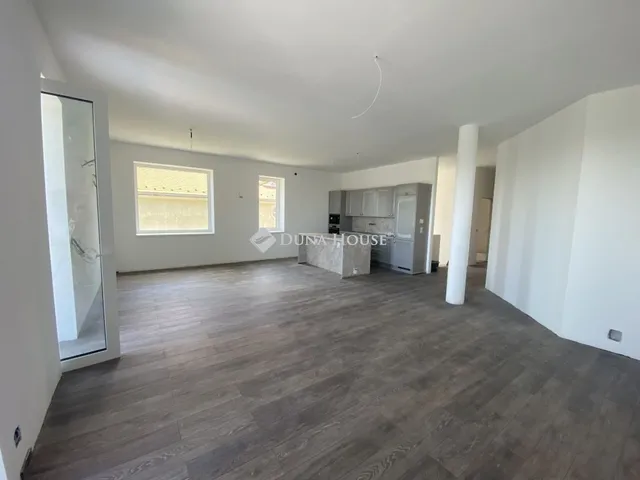 Eladó lakás Budapest III. kerület 185 nm