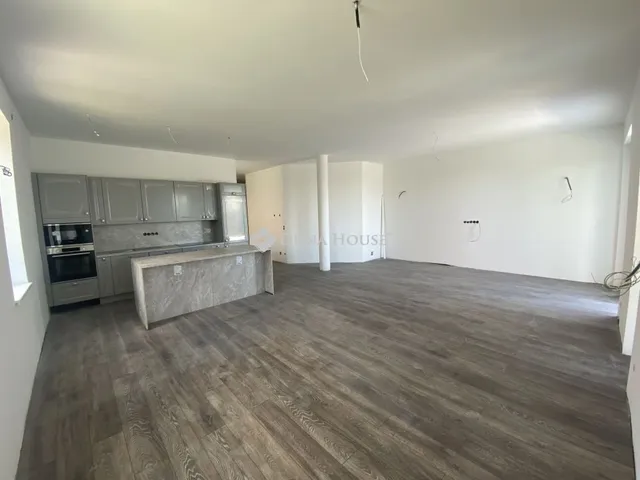 Eladó lakás Budapest III. kerület 185 nm