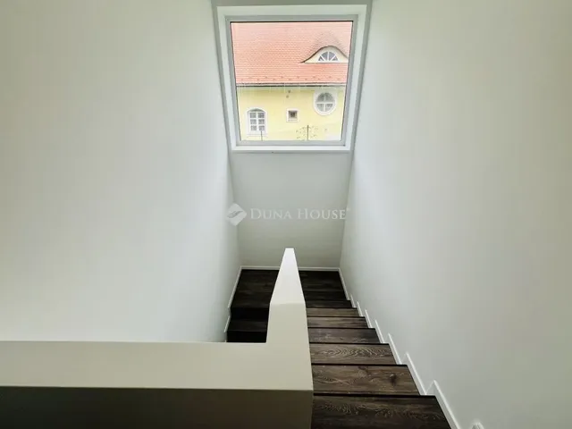 Eladó lakás Budapest III. kerület 185 nm