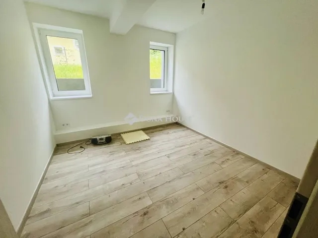 Eladó lakás Budapest III. kerület 185 nm