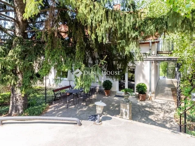 Eladó ház Budapest II. kerület 261 nm
