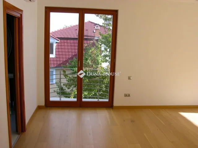 Eladó ház Budapest III. kerület 701 nm