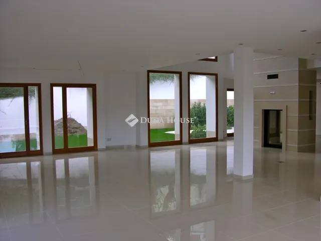 Eladó ház Budapest III. kerület 701 nm