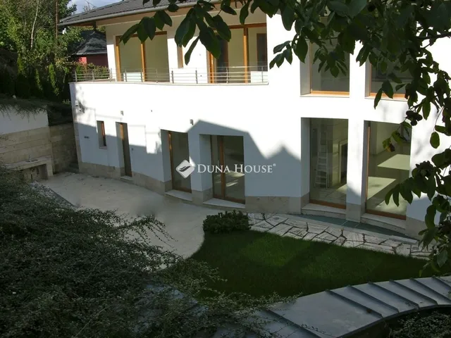 Eladó ház Budapest III. kerület 701 nm