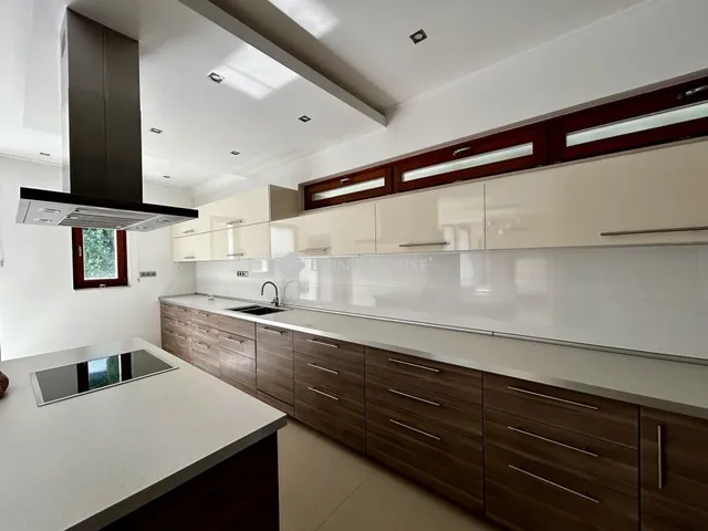 Eladó ház Budapest III. kerület 701 nm