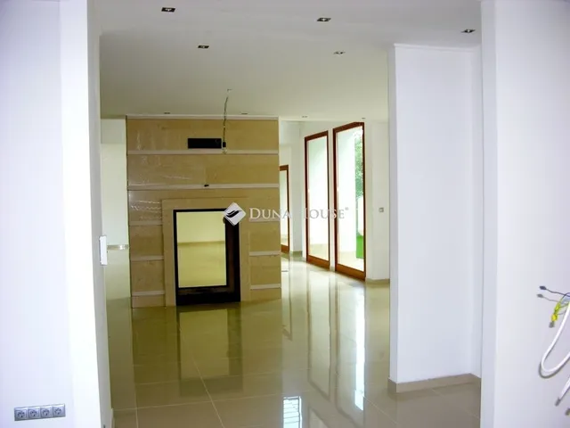 Eladó ház Budapest III. kerület 701 nm