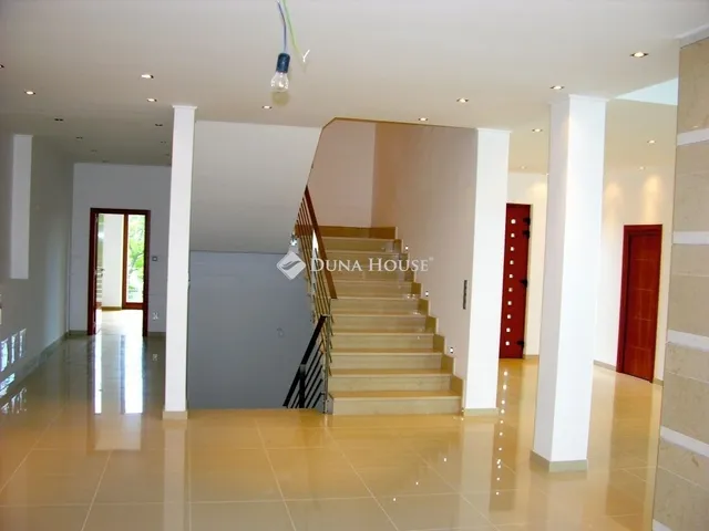 Eladó ház Budapest III. kerület 701 nm