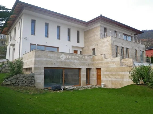 Eladó ház Budapest III. kerület 701 nm