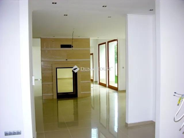 Eladó ház Budapest III. kerület 701 nm