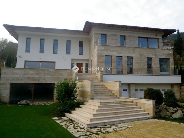 Eladó ház Budapest III. kerület 701 nm