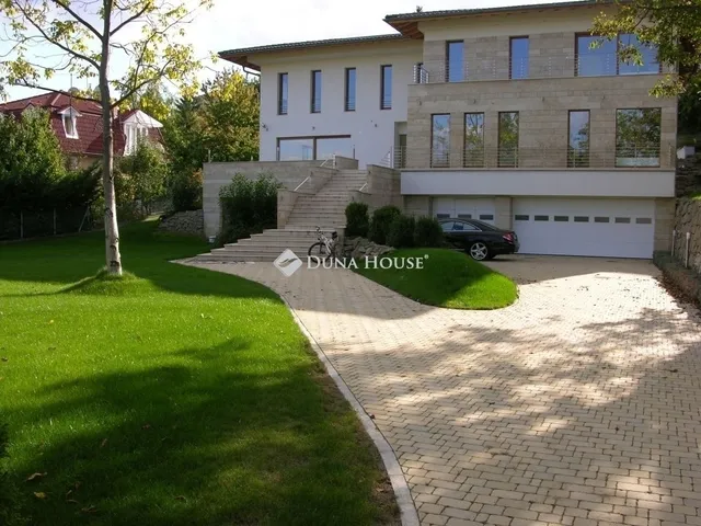 Eladó ház Budapest III. kerület 701 nm