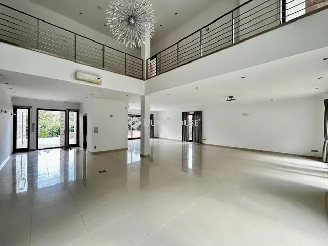 Eladó ház Budapest III. kerület 701 nm