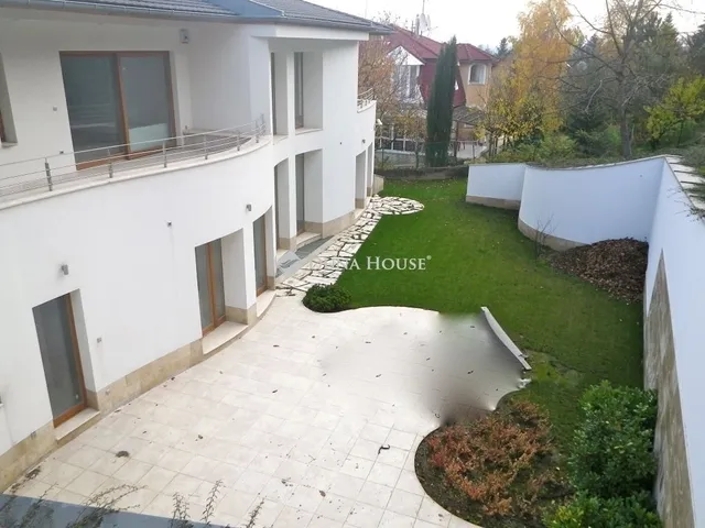 Eladó ház Budapest III. kerület 701 nm