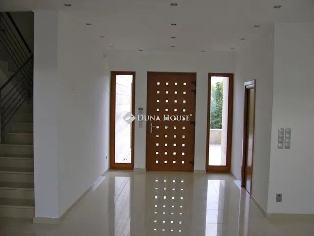 Eladó ház Budapest III. kerület 701 nm