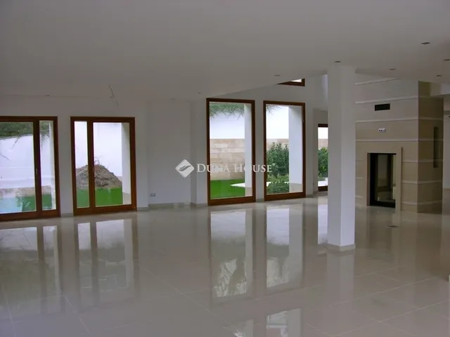 Eladó ház Budapest III. kerület 701 nm