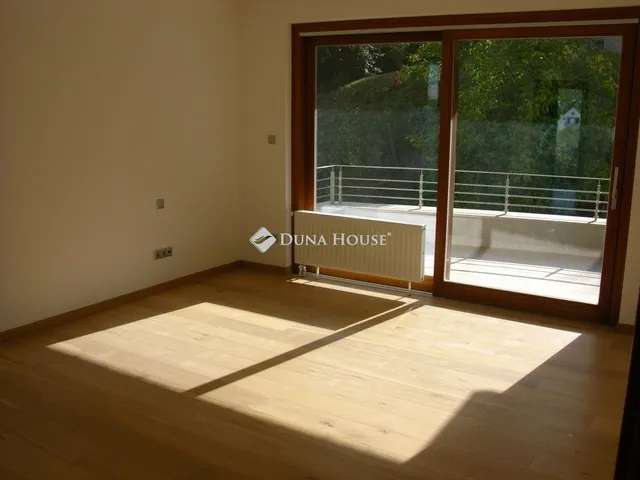 Eladó ház Budapest III. kerület 701 nm