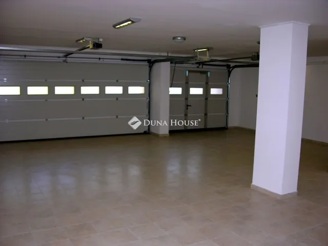 Eladó ház Budapest III. kerület 701 nm