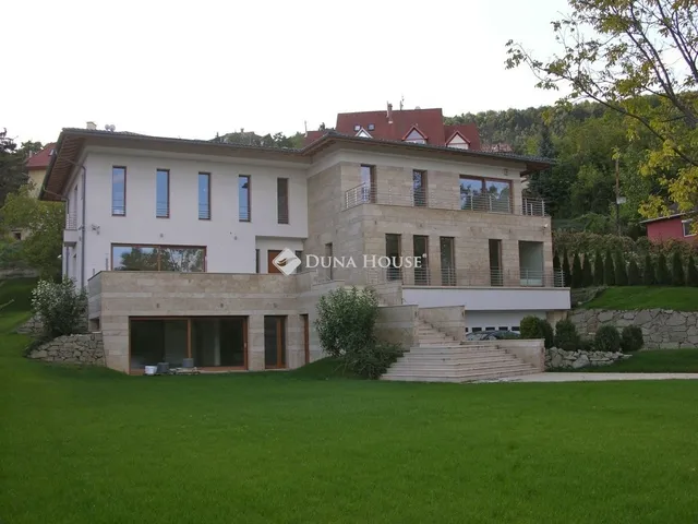 Eladó ház Budapest III. kerület 701 nm