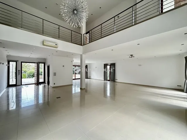 Eladó ház Budapest III. kerület 701 nm