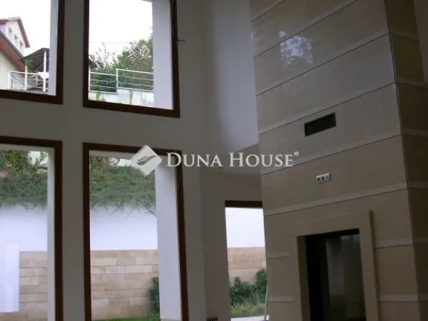 Eladó ház Budapest III. kerület 701 nm