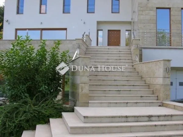Eladó ház Budapest III. kerület 701 nm
