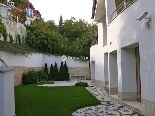 Eladó ház Budapest III. kerület 701 nm