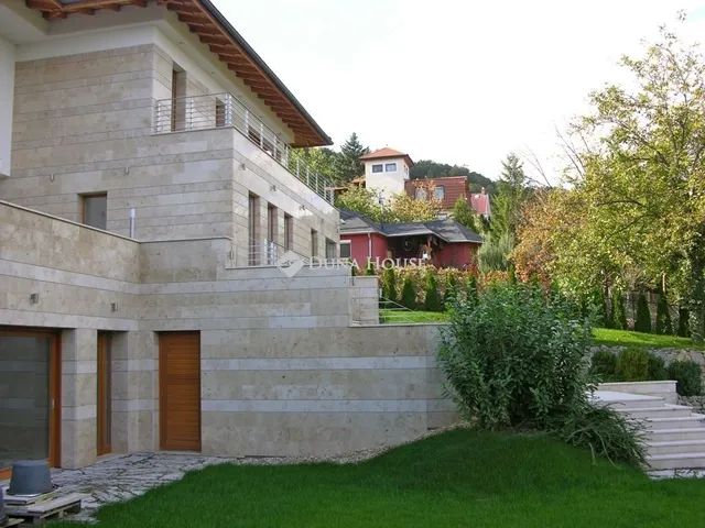 Eladó ház Budapest III. kerület 701 nm